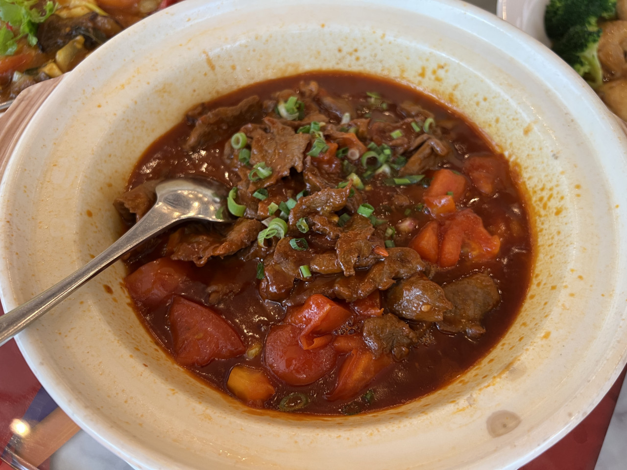 Beef in claypot with tomato