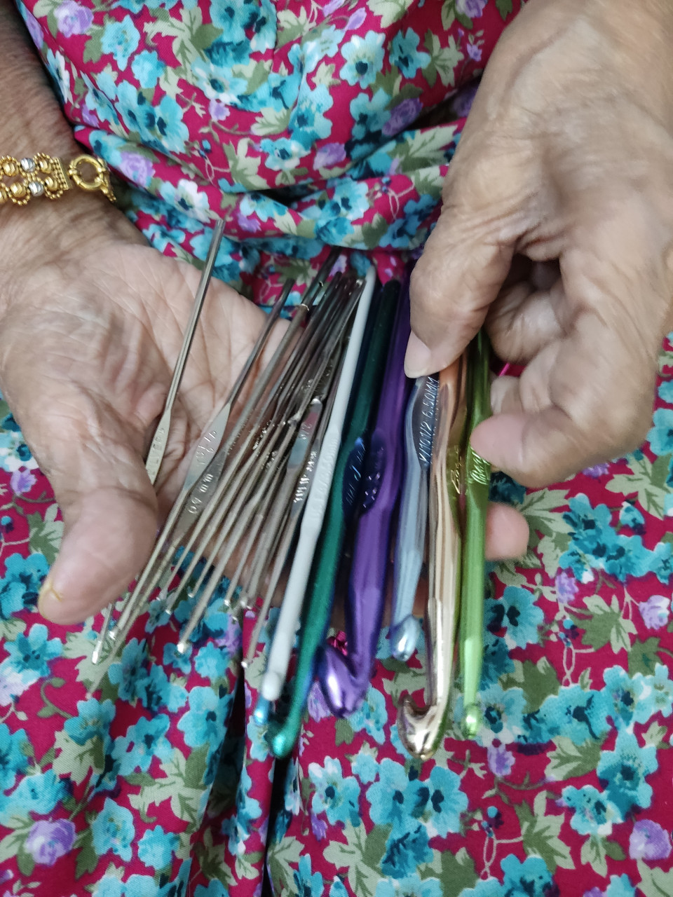Batang jarum krusye atau 'crochet hook'