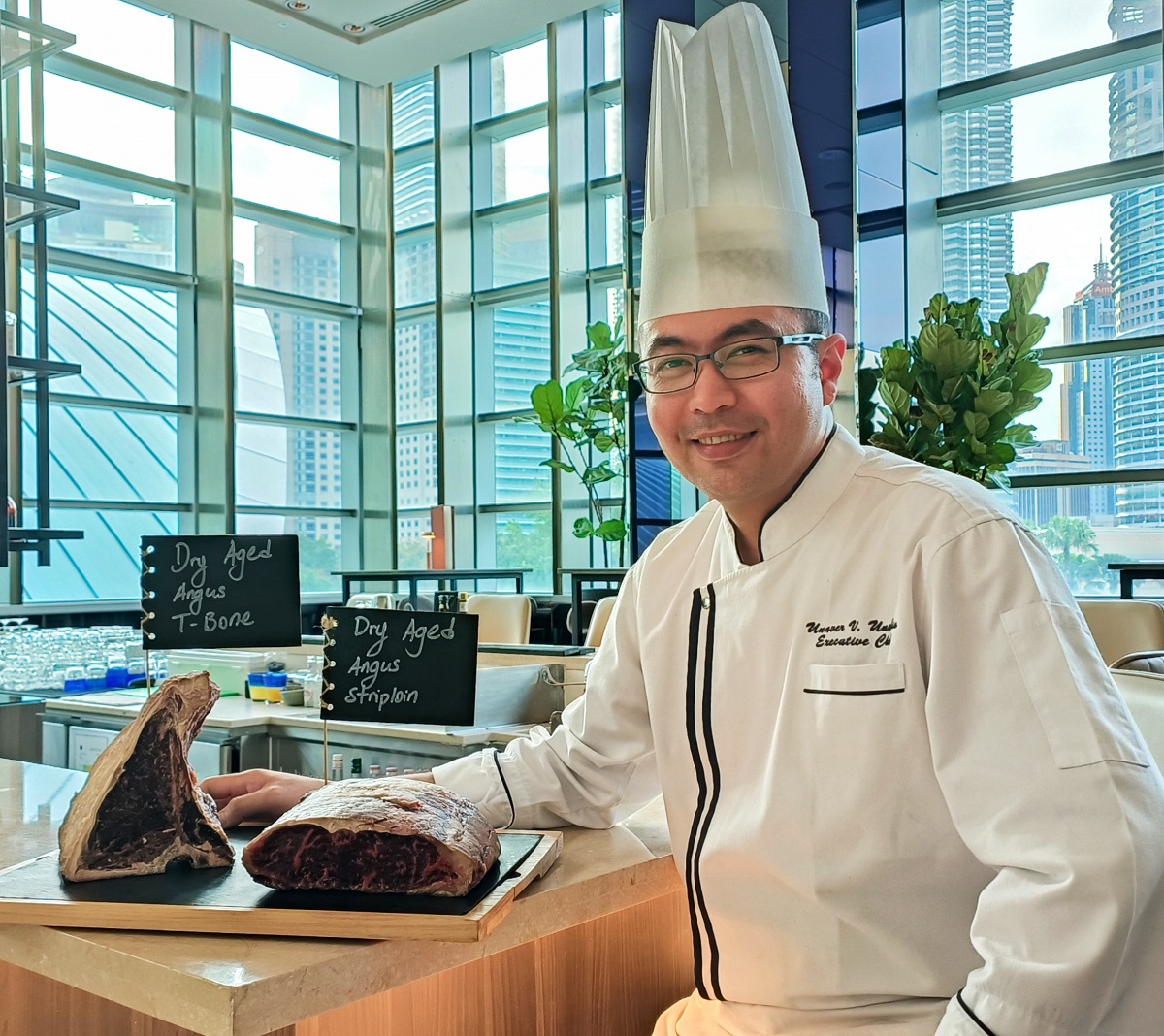 Cef Unaver V. Unabia - Gambar ihsan Traders Hotel Kuala Lumpur
