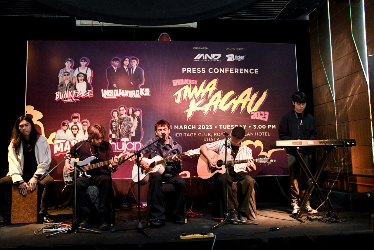Insomniacks membuat persembahan di sidang media Konsert Jiwa Kacau - Gambar Penganjur