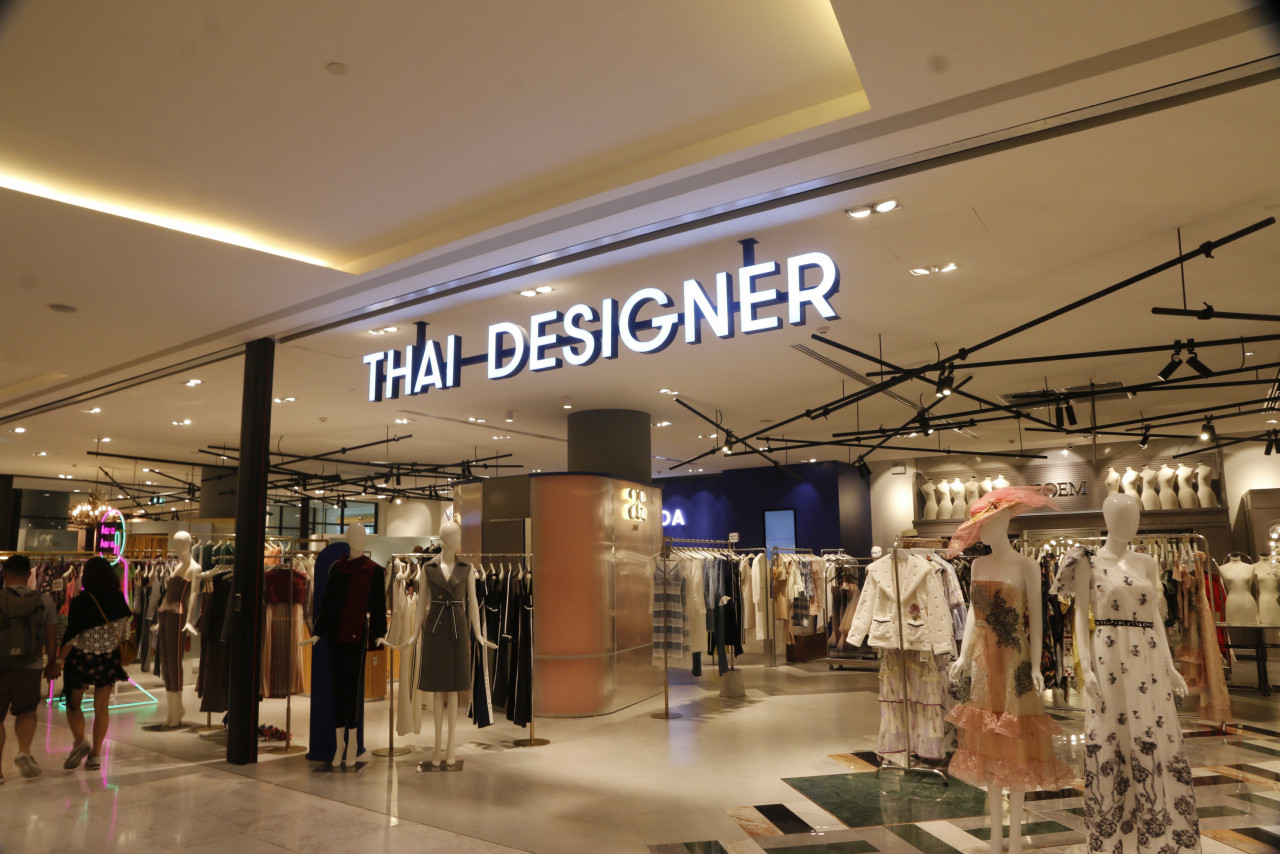 Antara butik pakaian yang terdapat di sini. - Gambar ihsan The Mall Group