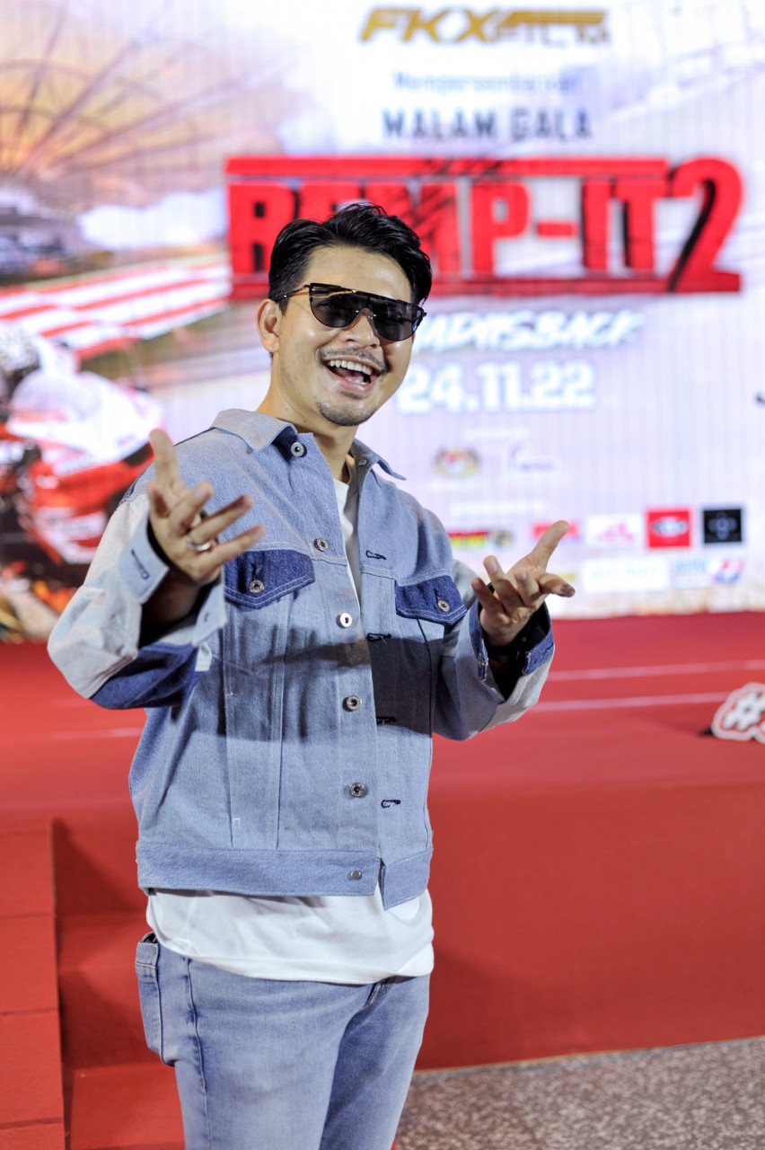 Izzue Islam mengakui dia suka menjadi pengacara.