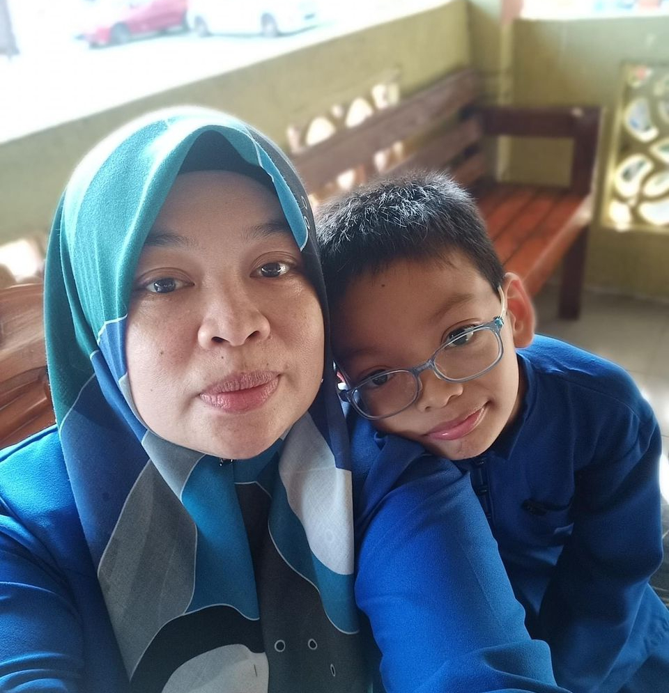 Jama’ah Lambong bersama anaknya, Nik Muhammad Faiq Danial Nik Ahmad Fadil.
