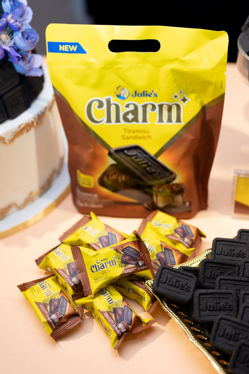 Charm Tiramisu - Gambar ihsan Julie's