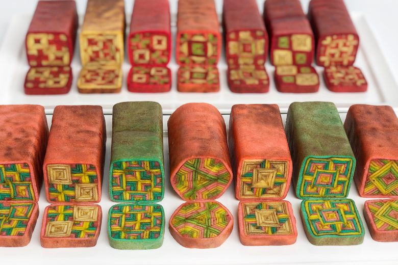 Kek lapis Sarawak. gambar tlasobscura.com