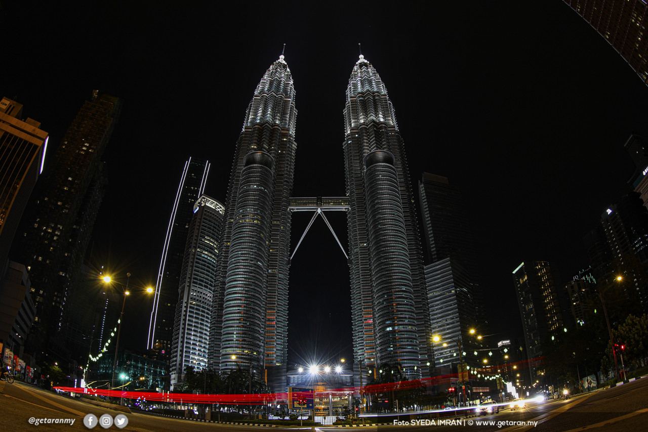 MENARA Berkembar Petronas KLCC sunyi pada malam PKP 3.0.