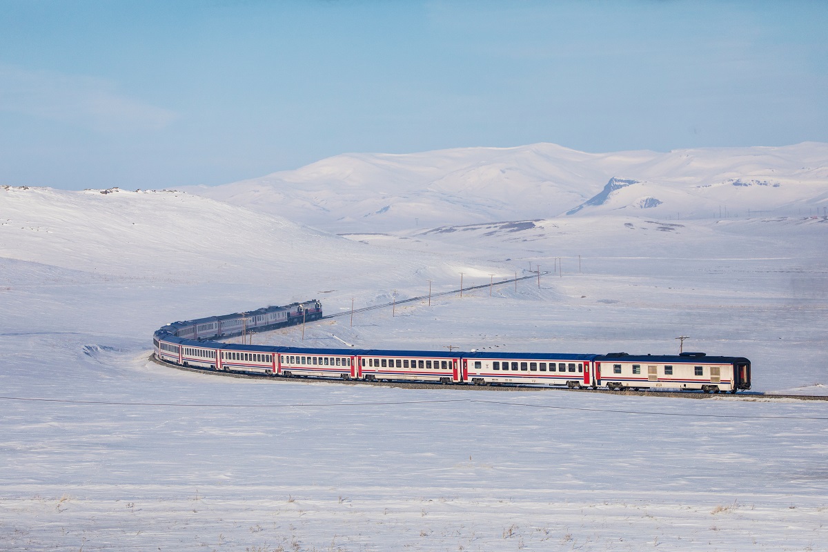 Kars Eastern Express - Gambar oleh Impact Communication