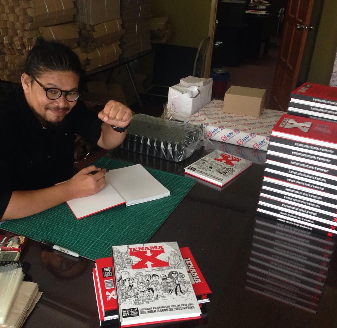 Kartunis Aie bersama 'Komik Jenama X.' Gambar: Laman Facebook Kartunis Ubi