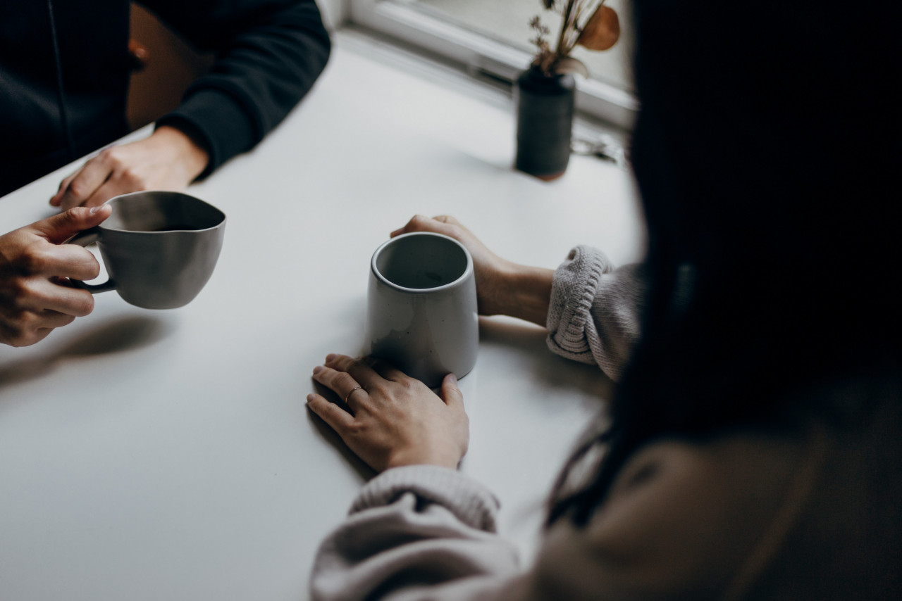 Dalam sehari, berapa lama masa yang anda gunakan untuk berbual dengan rakan-rakan berbanding penggunaan telefon pintar?. - Gambar hiasan dari Unsplash
