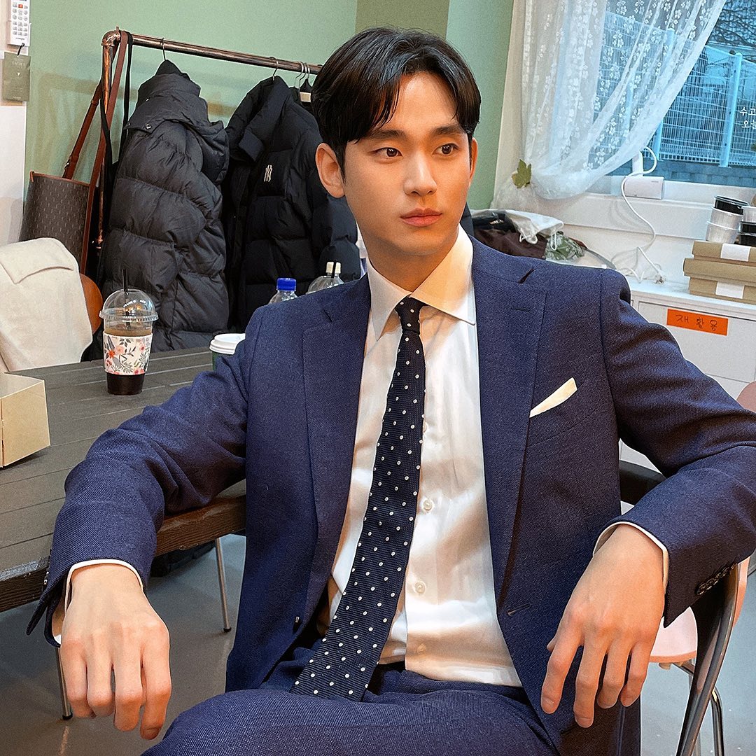 Kim Soo Hyun - Gambar IG Kim Soo Hyun