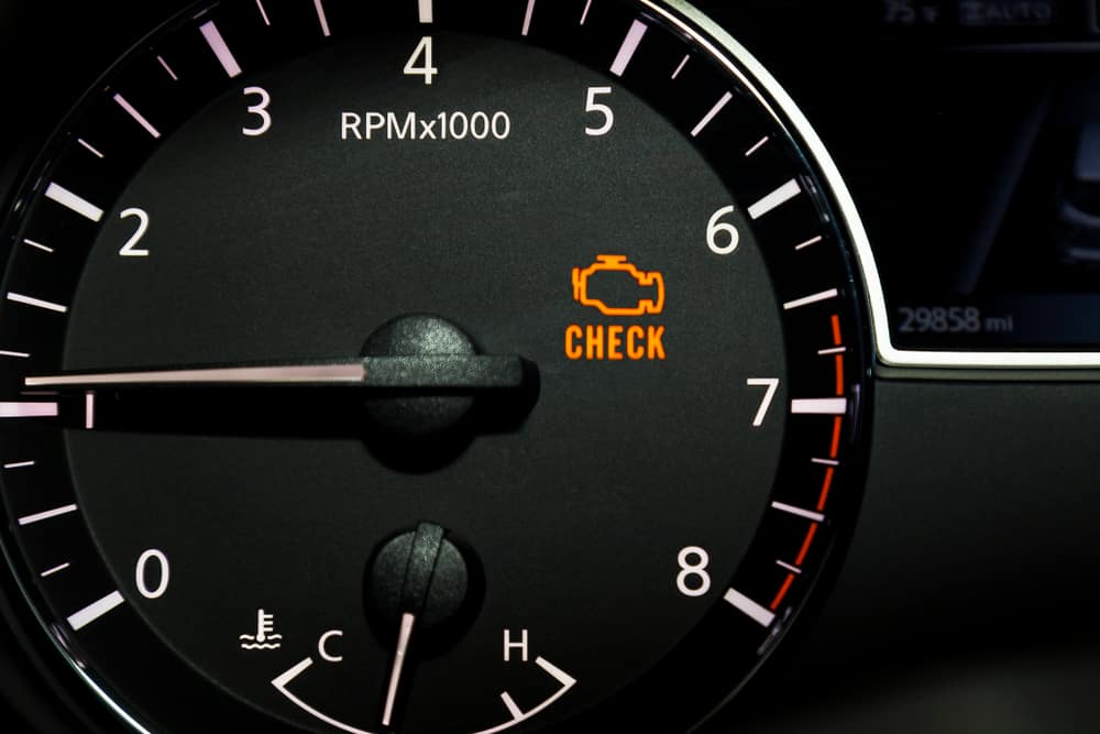 Jika lambang ini tiba-tiba muncul, maka anda perlu melakukan pemeriksaan kereta di bengkel. - Gambar dari toyotaofnorthcharlotte.com