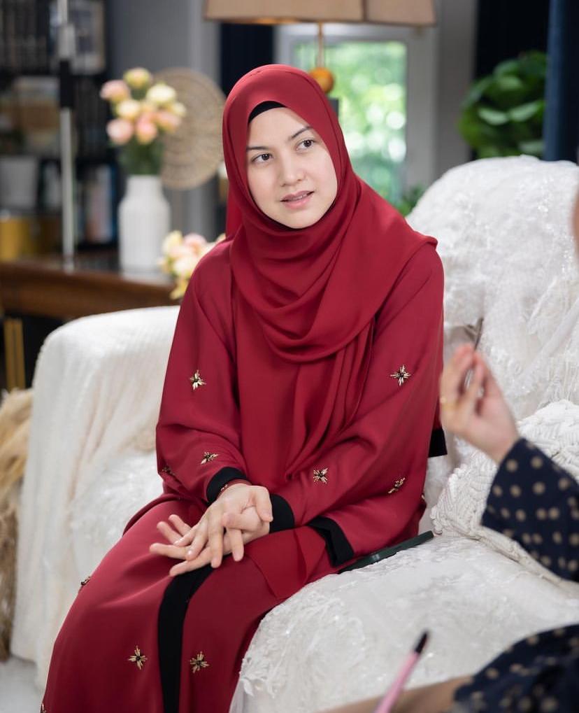 Lisa Surihani kini lebih cenderung mengacara program keagamaan. - Gambar Instagram Lisa Surihani