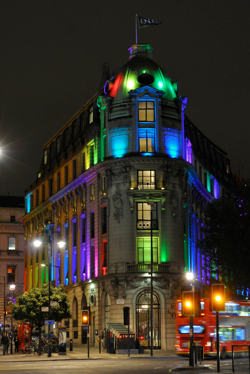 Hotel One Aldwych pada waktu malam