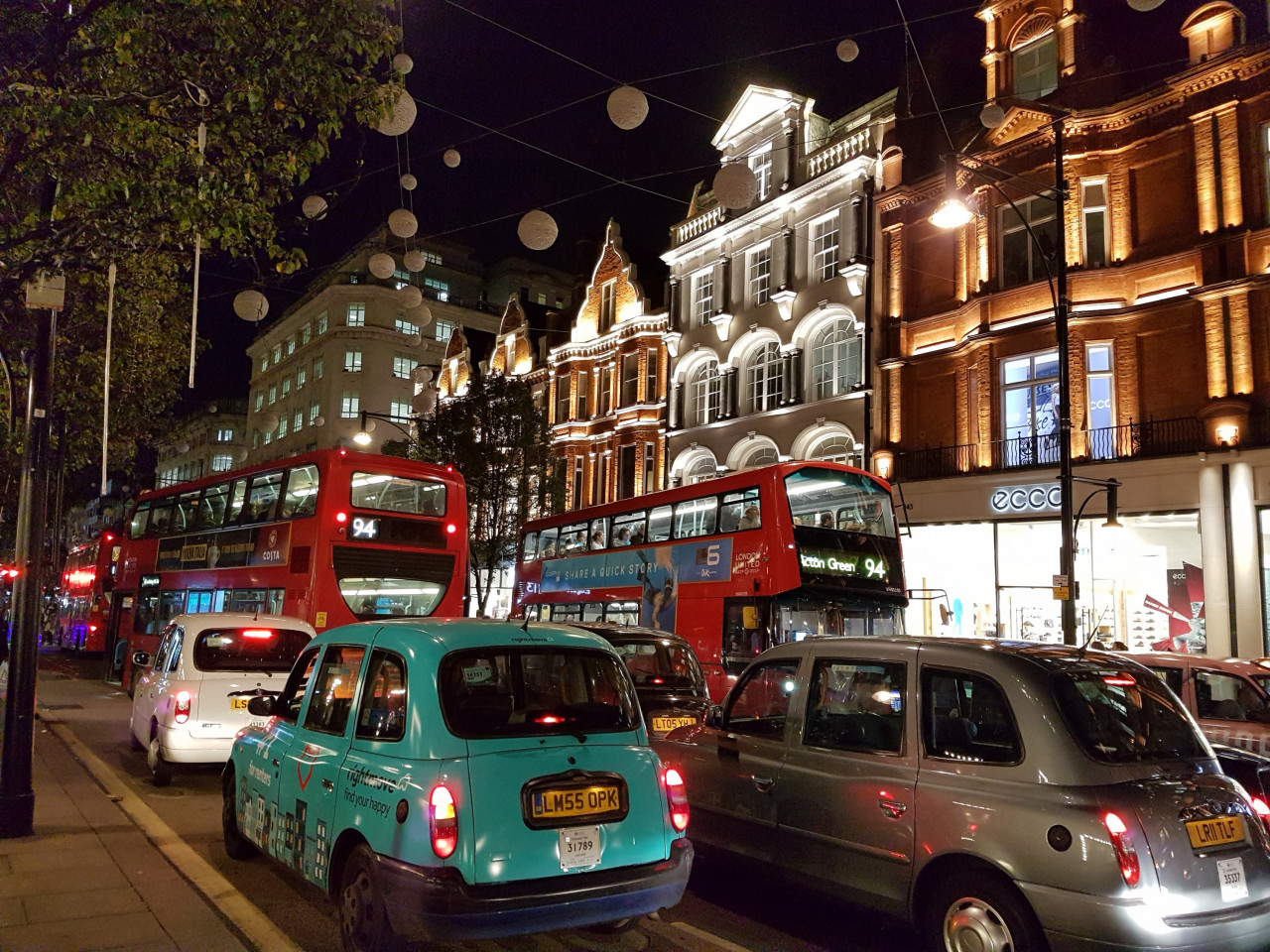 Suasana London pada waktu malam
