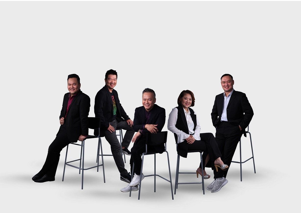 Pengasas, Jon Chiew (tengah) bersama Ahli Lembaga Longhouse Films. Gambar: Longhouse Films