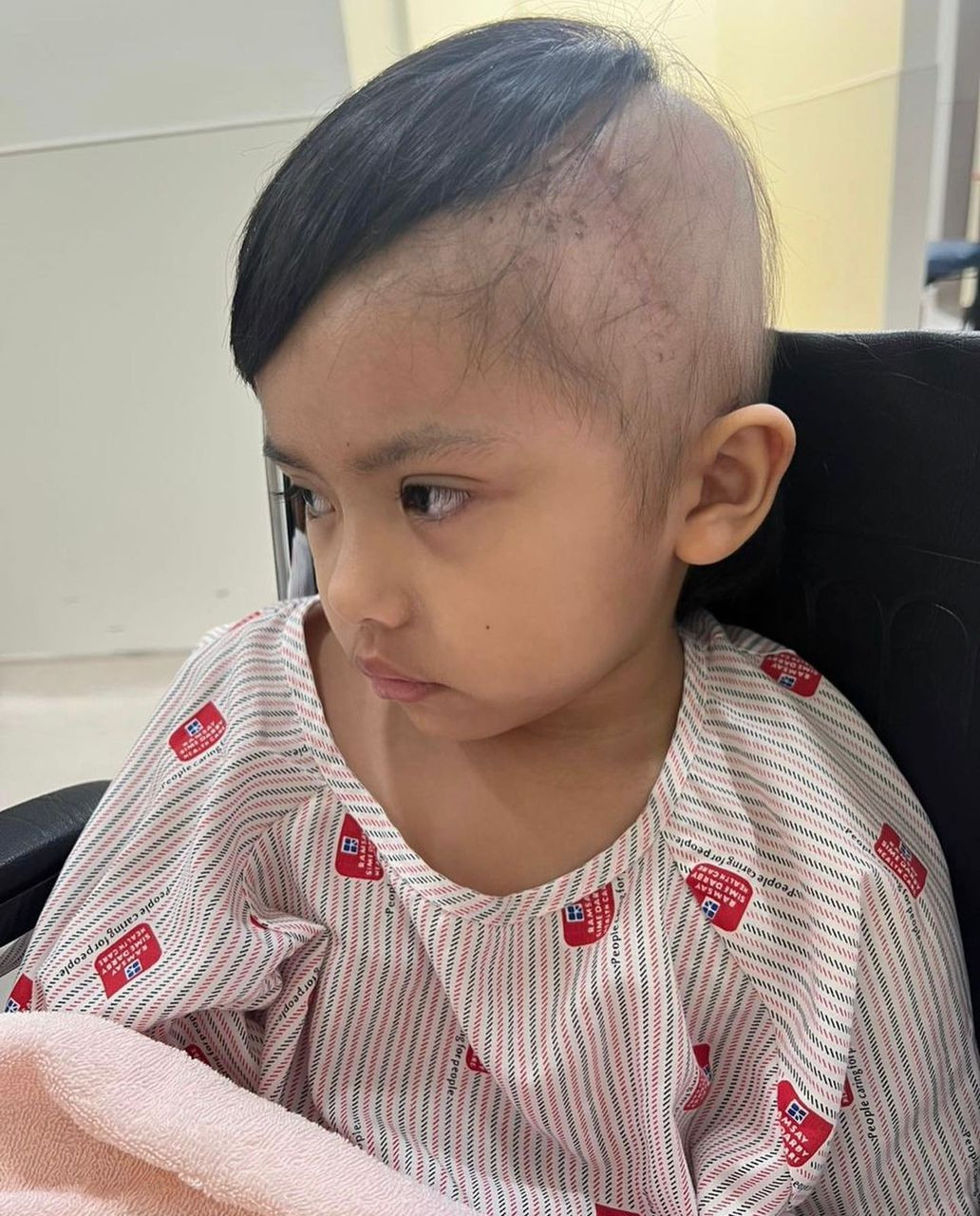 Luth perlu segera dibawa berjumpa dengan doktor pakar di United Kingdom (UK) memandangkan hanya mereka yang mempunyai kepakaran mengendalikan penyakit sebegini. - Gambar dari Instagram @luthfighterboy