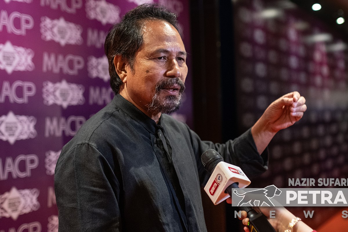 Datuk M Nasir ketika ditemu bual pemberita. - gambar Nazir Sufari