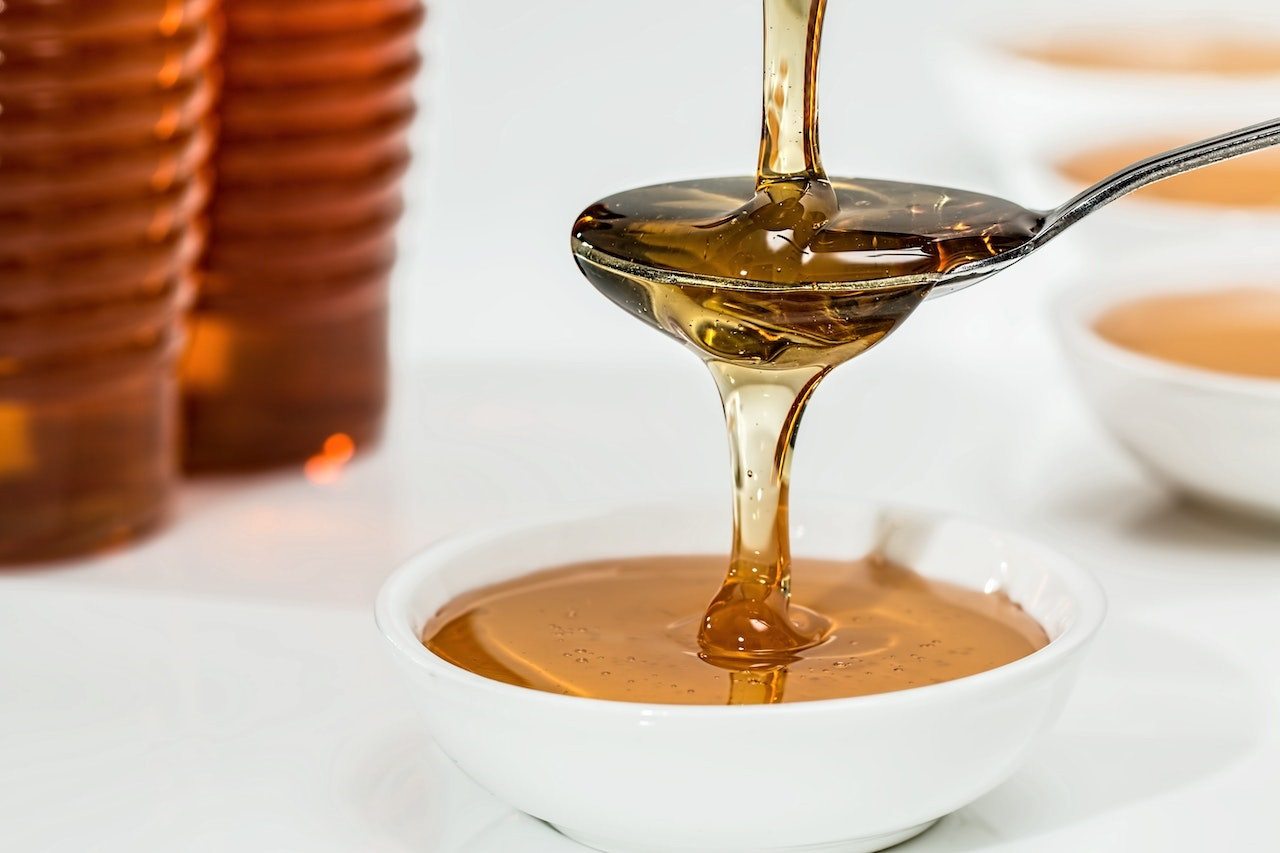 Madu antara bahan alami yang sering digunakan sebagai masker. - Gambar hiasan Pexels 