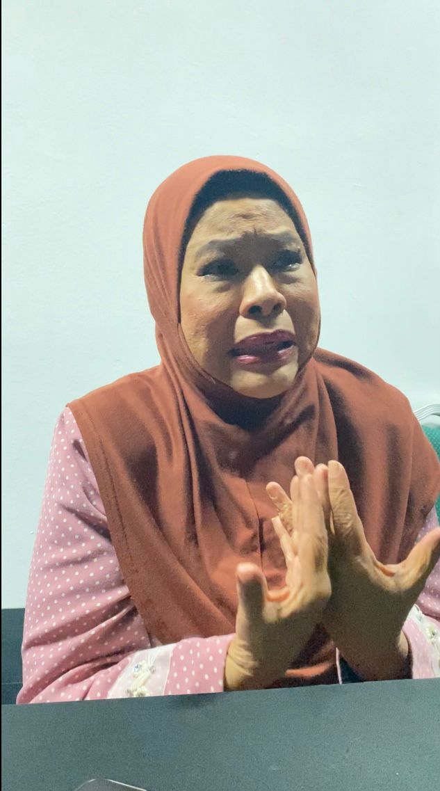 "Semua ini sudah saya laporkan pada polis dan sedang dalam siasatan,” jelas Mak Wan - Gambar oleh Wafa Aula