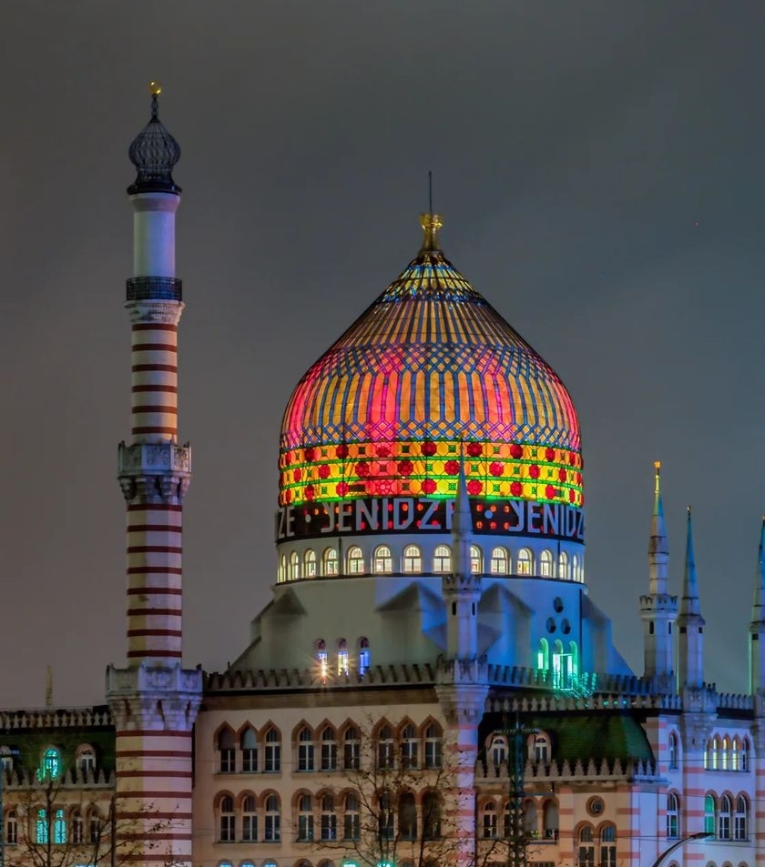 Pemandangan Masjid Rokok yang cukup menawan di waktu malam. - Gambar oleh Zel Hadauan