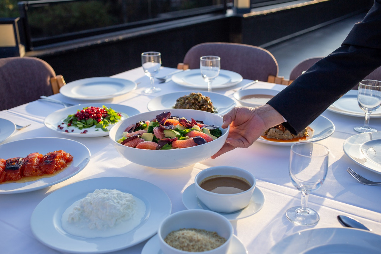 Restoran tradisional menyediakan hidangan ikan dan daging segar seperti tantuni-kebab, pembuka selera yang terkenal. - Gambar Türkiye Tourism Promotion and Development Agency (TGA)