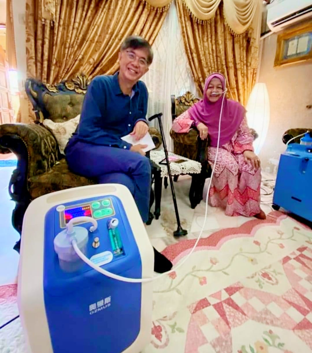 Tian Chua turut memuat naik gambar dirakamkan bersama Mek Habsah sebelum ini. - gambar Facebook