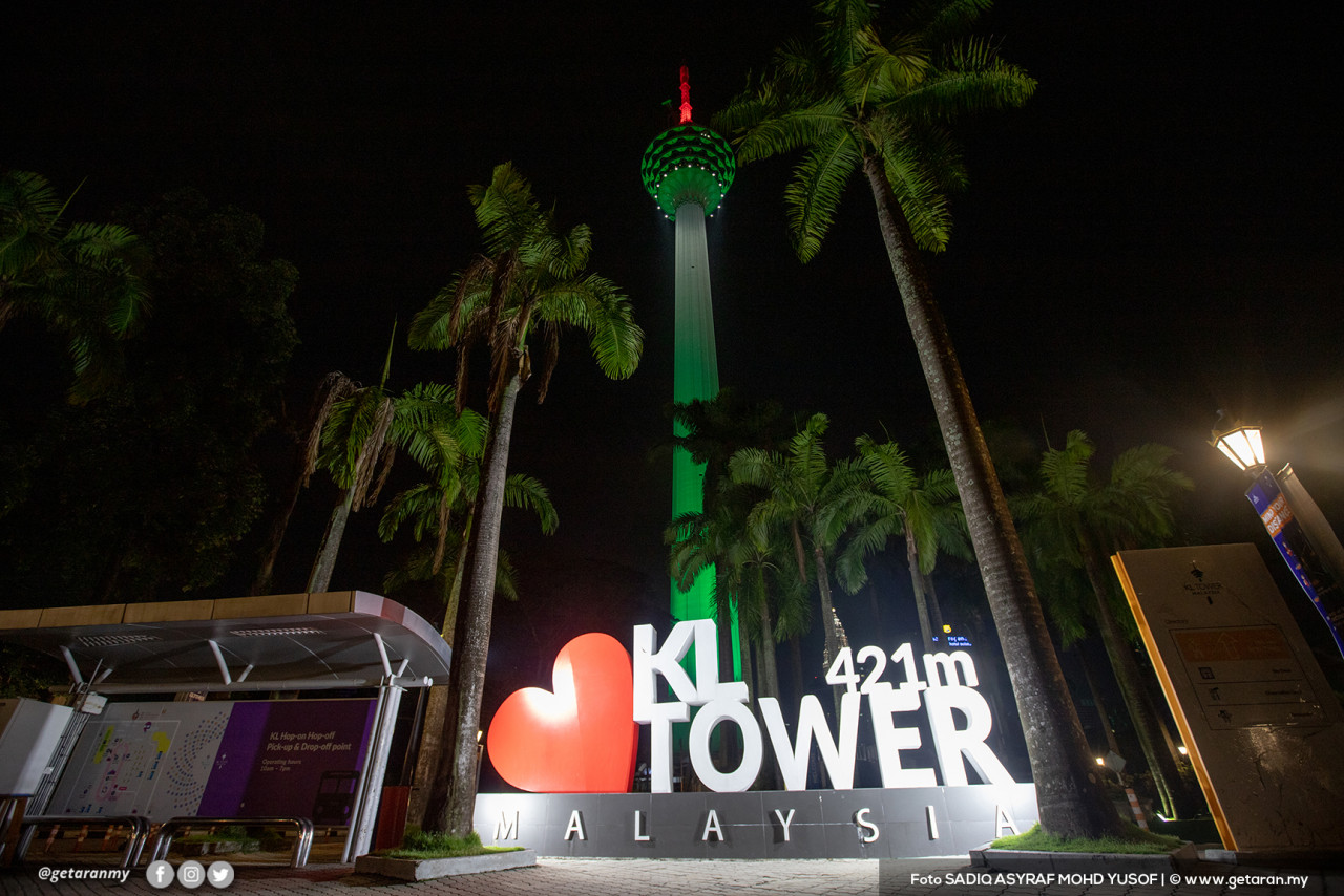 Menara Kuala Lumpur bermandikan limpahan cahaya warna bendera Palestin.