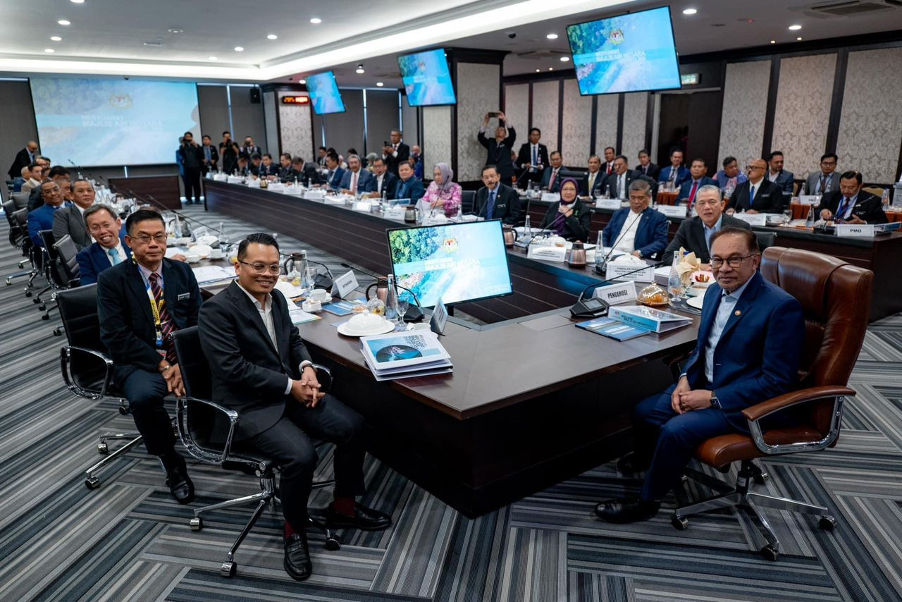 Perdana Menteri mempengerusikan Mesyuarat Majlis Air Negara Ke-5 (MAN 5) hari ini. - gambar Pejabat Perdana Menteri