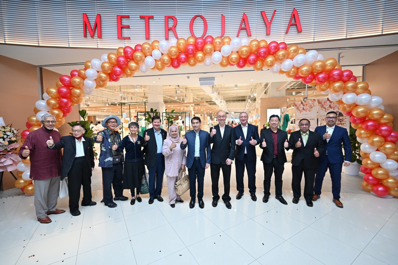 Tetamu kehormat menyerikan pembukaan Metrojaya LaLaport - Gambar ihsan SLPR Worldwide Group