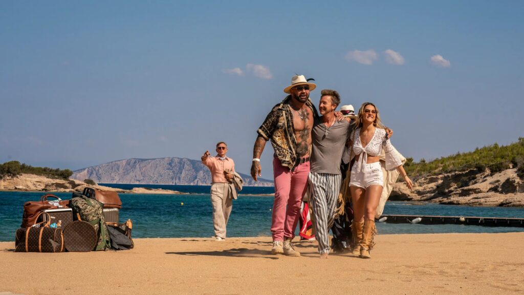 Miles Bron lakonan Edward Norton gembira menyambut kehadiran rakan-rakannya ke pulau di Greece.