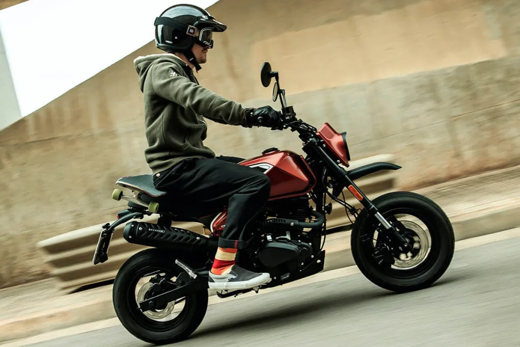Prestasinya seiring dengan kebanyakan motosikal kategori enjin bawah 125cc malah lebih bergaya. gambar MForce Bike