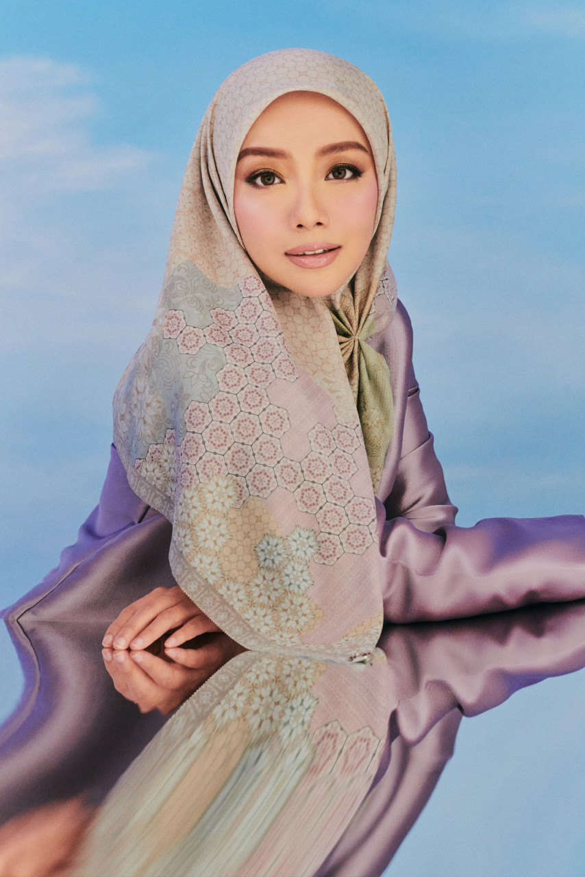 Koleksi tudung eksklusif Mira Filzah dijual dibawah RM100. - Gambar Mira Filzah Team