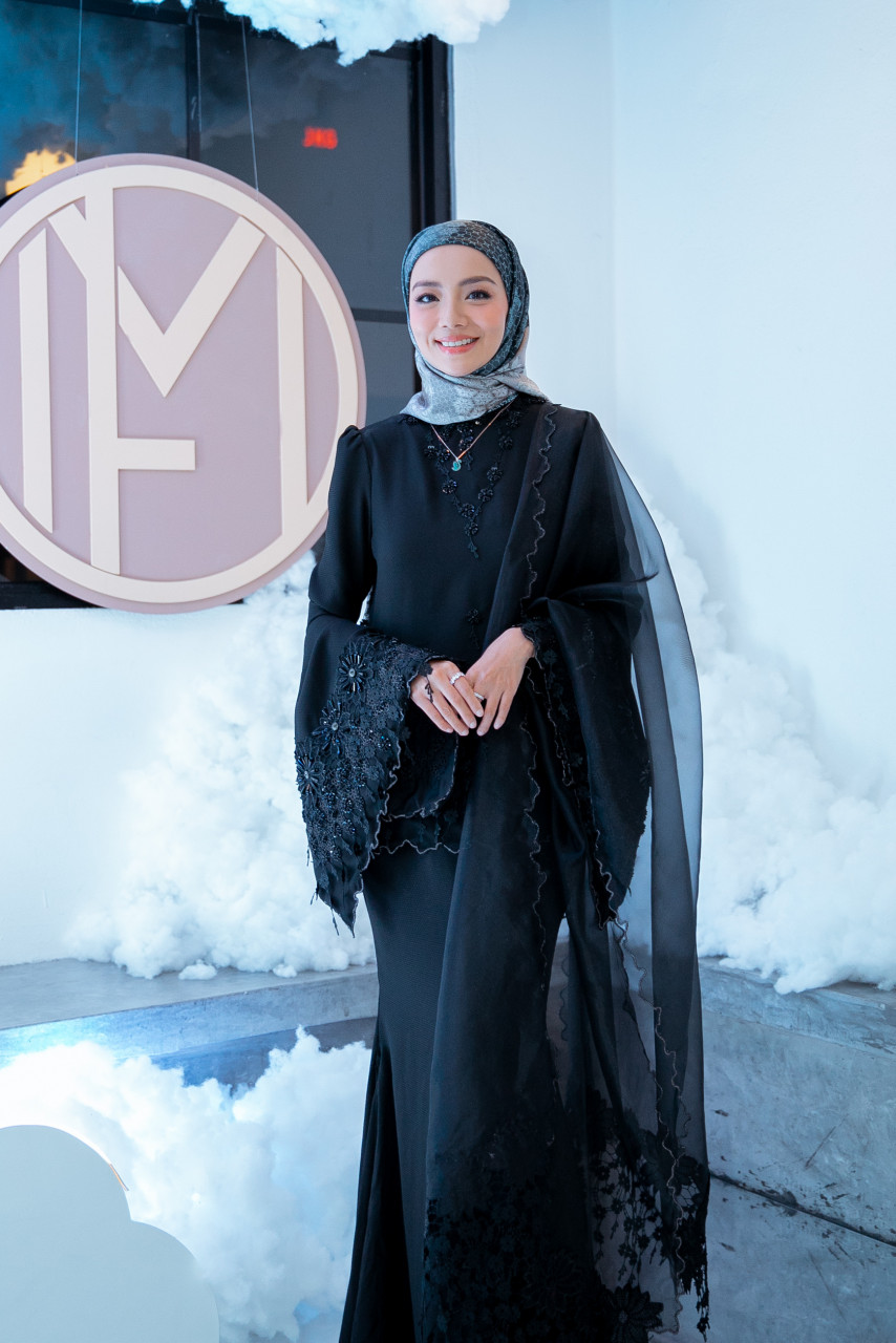 Gaya Mira di Majlis Pelancaran tudungnya baru-baru ini. - Gambar Mira Filzah Team