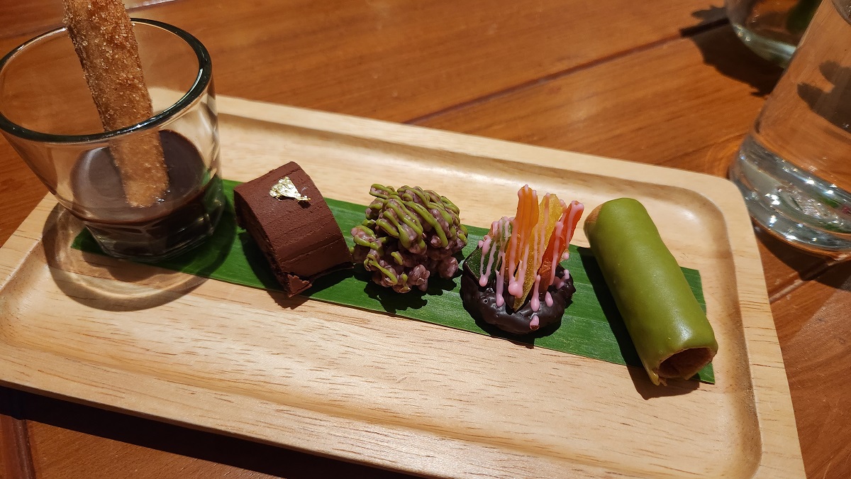 ‘Chocolate hour’ yang menjadi signature rangkaian hotel Mövenpick. - Gambar Rahayu MN