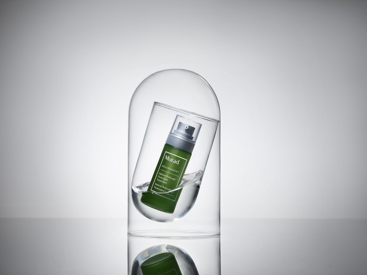 Murad memperkenalkan Retinal ReSculpt Overnight Treatment untuk merawat kulit.