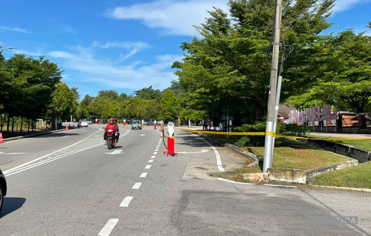 Jalan menuju ke Pusat Penamaan Calon sunyi dan lengang disebabkan SOP yang ditetapkan SPR, tidak membenarkan penyokong hadir.