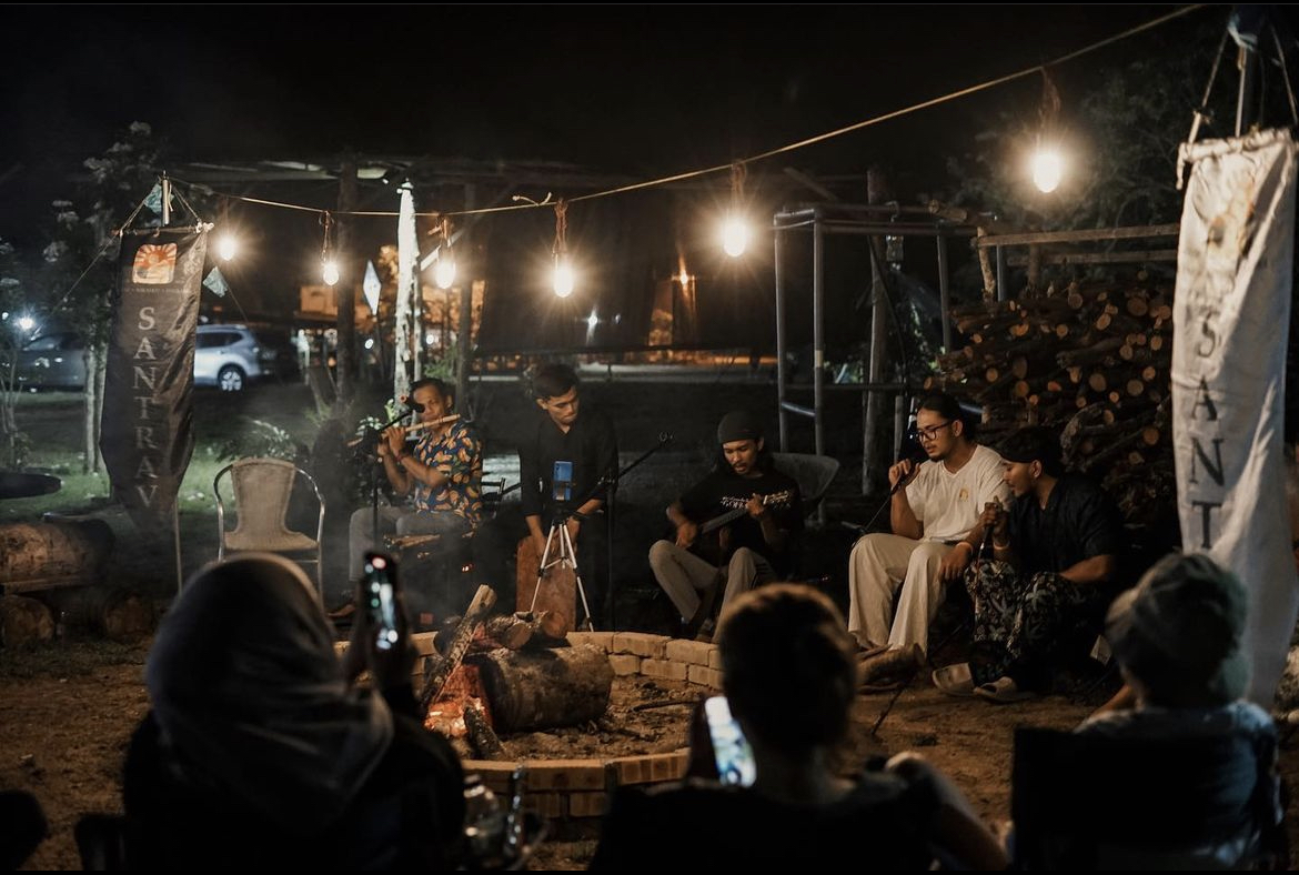 Acara santai pada waktu malam, bukan hanya menghiburkan hati malah berpeluang mendapat rakan baharu.