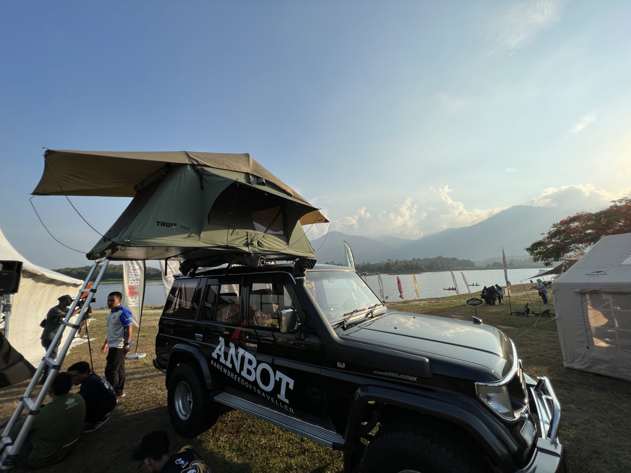 Berkhemah bersama-sama rakan dan keluarga, satu aktiviti santai di Lenggong Outdoor Fest .