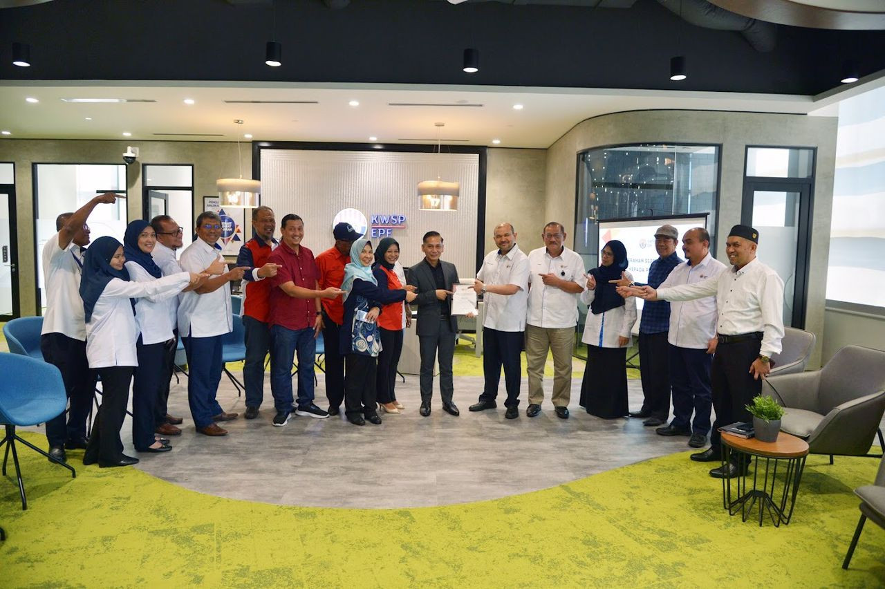 Usai acara majlis penyerahan surat lantikan yang diadakan di Menara KWSP