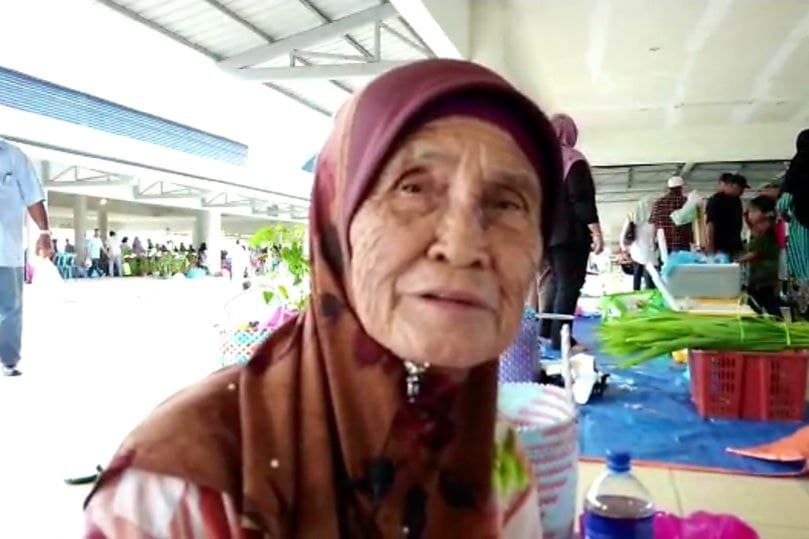 Hajah Haya, 97 tahun. Salah seorang peniaga warga emas di Tamu Tutong