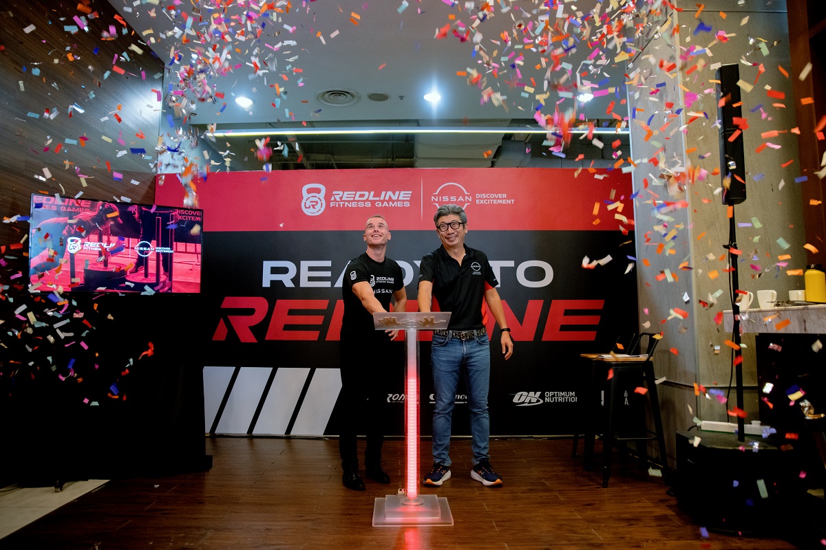 Pengarah Acara REDLINE, Callum Meehan serta Pengarah Jualan dan Pemasaran Edaran Tan Chong Motor Sdn Bhd, Christopher Tan pada majlis pelancaran baru-baru ini. gambar Redline Fitness
