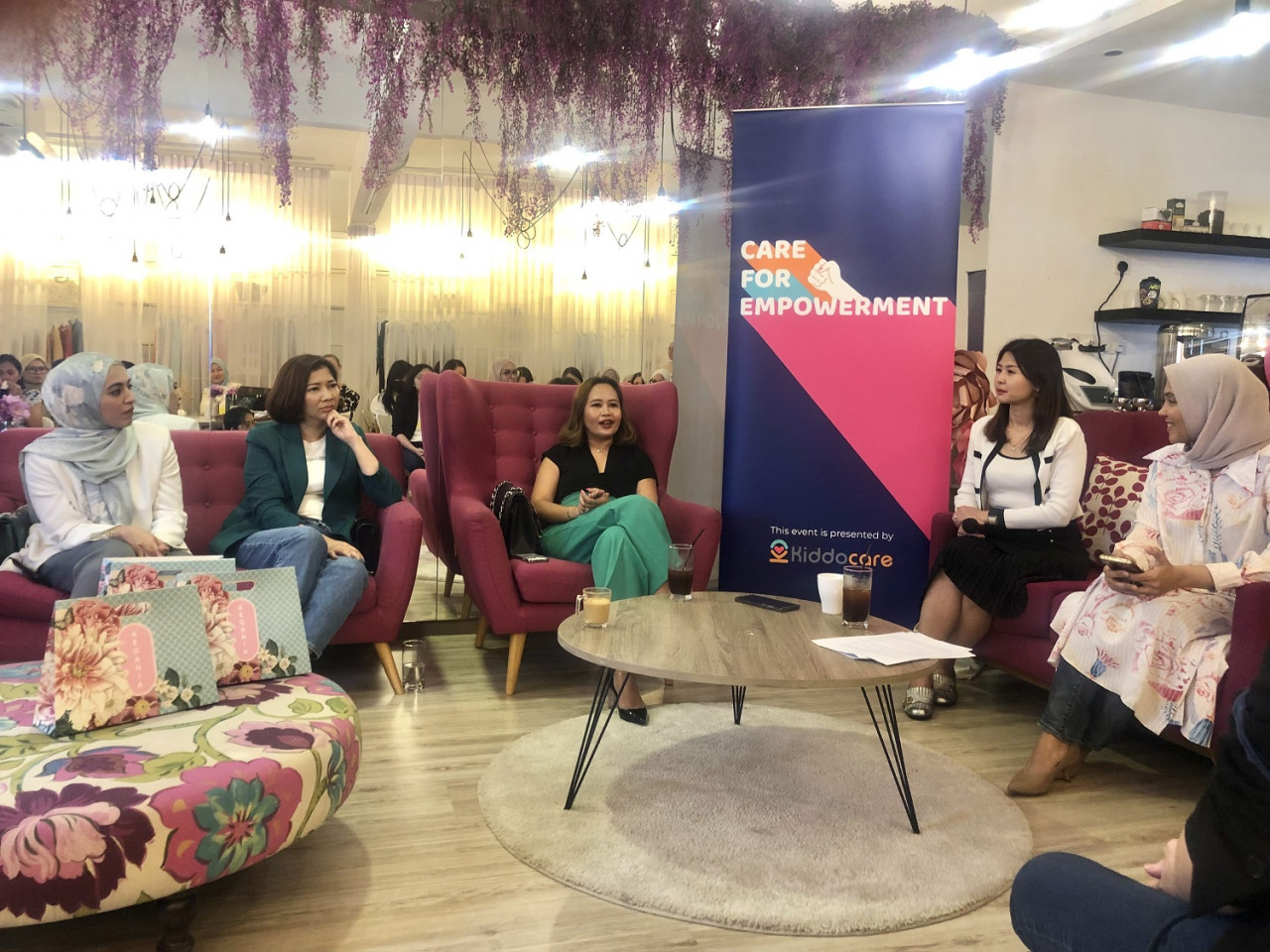Sesi perkongsian berkenaan Care For Women Entrepreneurs: What Makes or Break Us. - Gambar Kiddocare