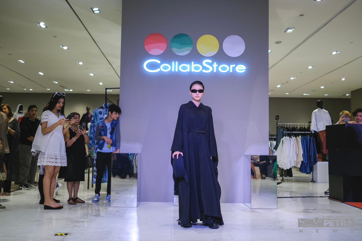 Mahukan rekaan yang ringkas tetap classy dengan warna klasik hitam. Rekaan Zaff Ben Jibby ini tidak kurang hebatnya. 