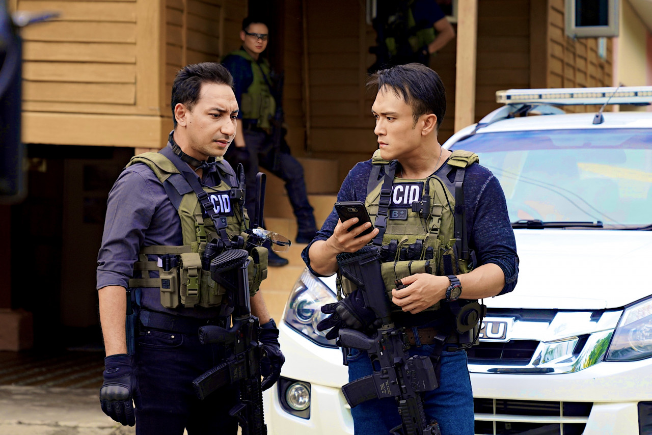 Zizan Razak dan Shaheizy Sam dalam Polis Evo 3. - Gambar Astro Shaw