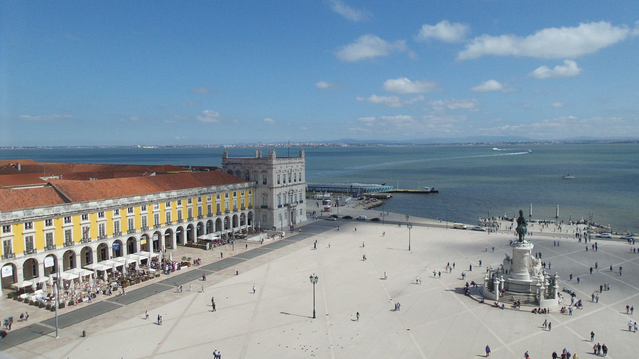 Praca do Comercio di sebelah Sungai Tagus