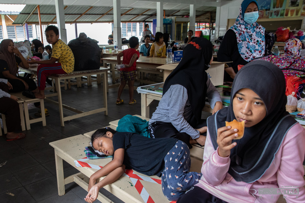 Keadaan di PPS di Sekolah Kebangsaan Johan Setia, Klang. - Gambar Sairien Nafis
