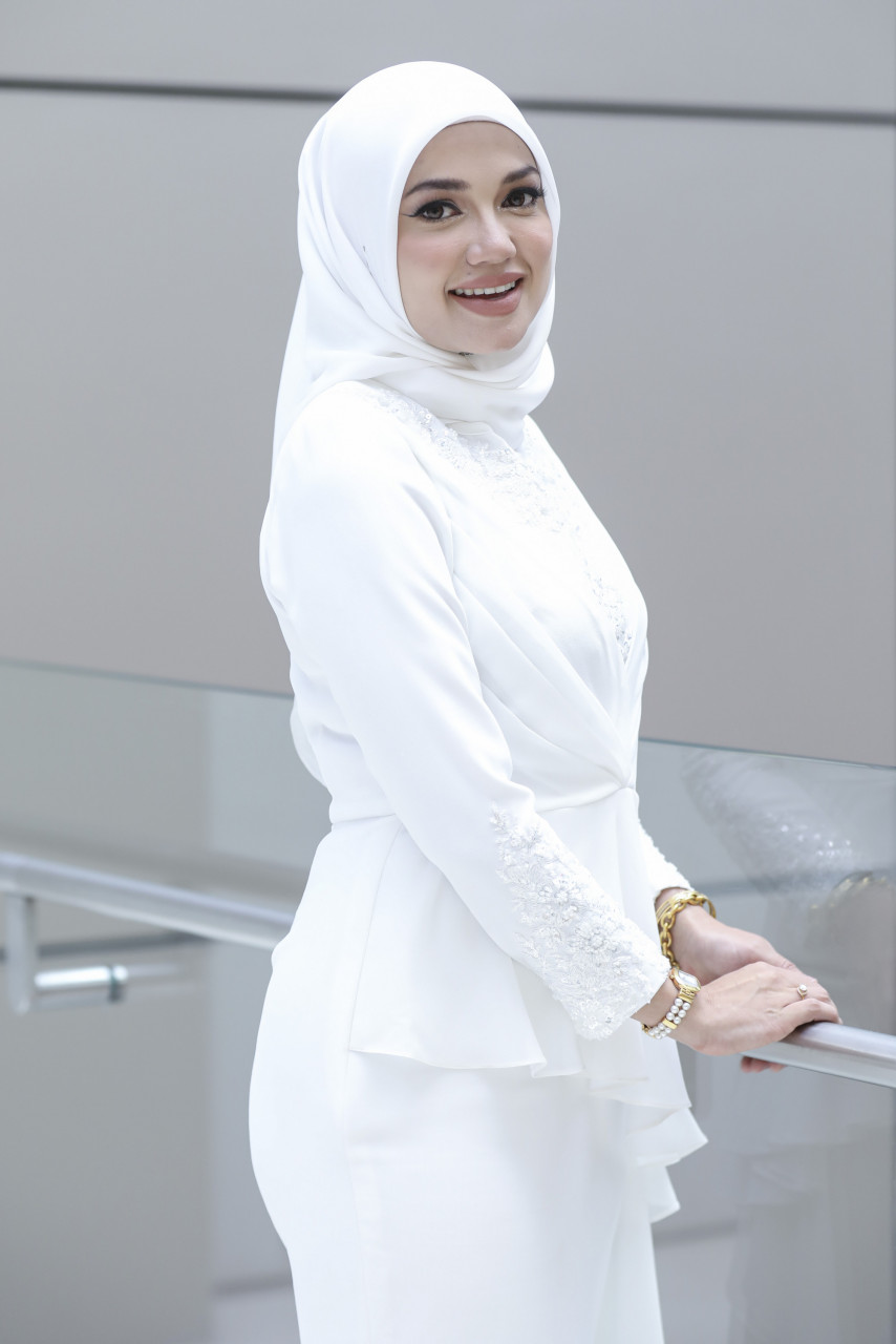 Sebagai seorang yang pernah berhadapan dengan ‘penyondol’ dalam rumah tangganya, Sarah akui dia tidak dapat lari daripada dikaitkan dengan kehidupan realitinya.