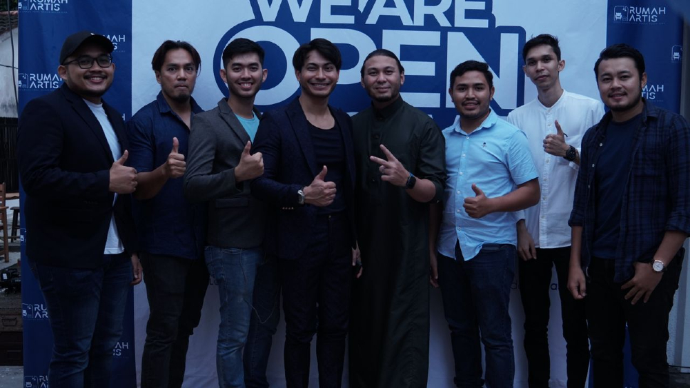 Putra Amaris (tengah) pada majlis perasmian Rumah Artis.
