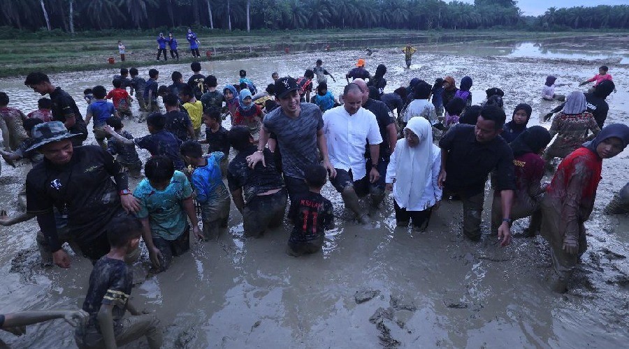 Rakyat teruja dapat bersua muka dengan Tengku Mahkota Pahang Tengku Hassanal.