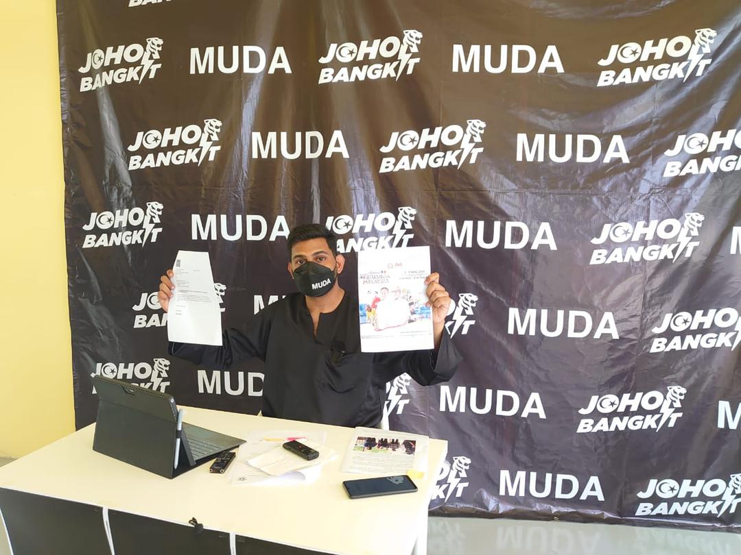 Rasid menunjukkan perjanjian sewa bangunan milik PIJ Holdings Sdn Bhd.